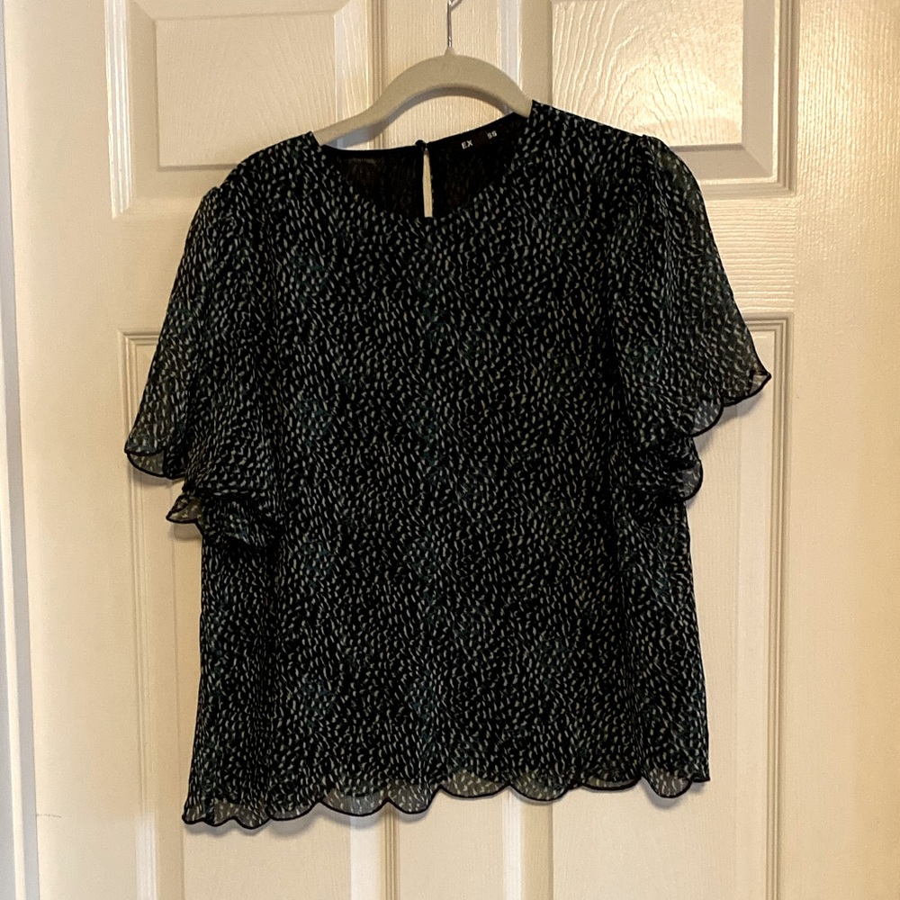 EUC Express Black, White & Teal Scalloped Sheer Lined Short Sleeve Top